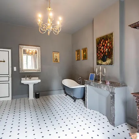 Chateau De L'encastre 3*