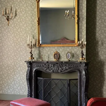 Chateau De L'encastre