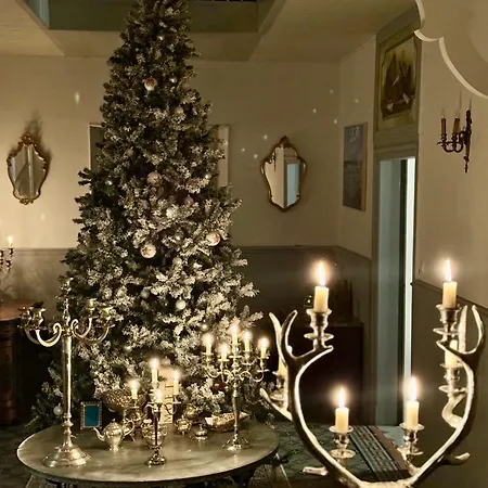 Chateau De L'encastre